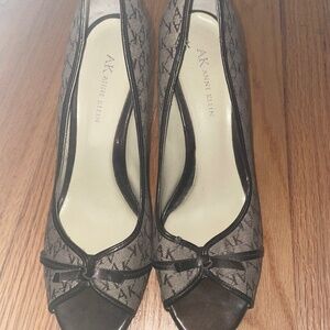 Anne Klein peep toe 3” heel